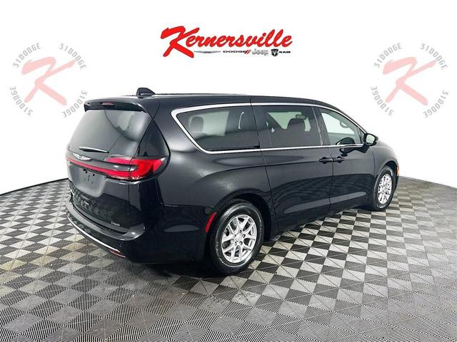 Photo of 2026 Diamond Black Crystal Pearlcoat Chrysler Pacifica