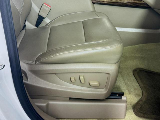 Photo of 2017 White Frost Tricoat GMC Yukon