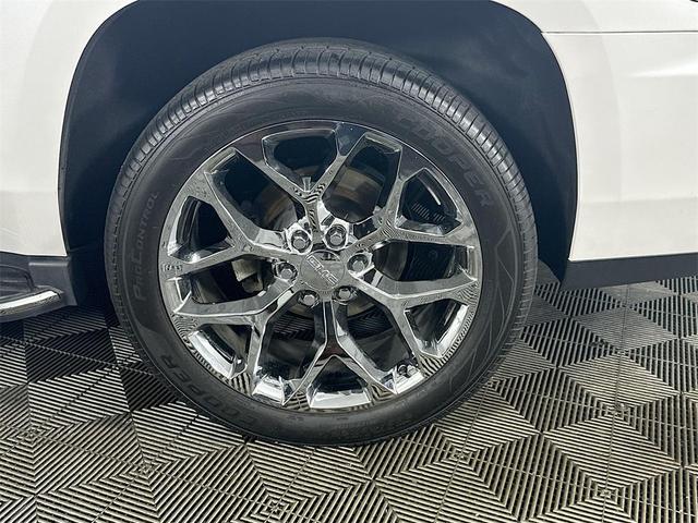 Photo of 2017 White Frost Tricoat GMC Yukon
