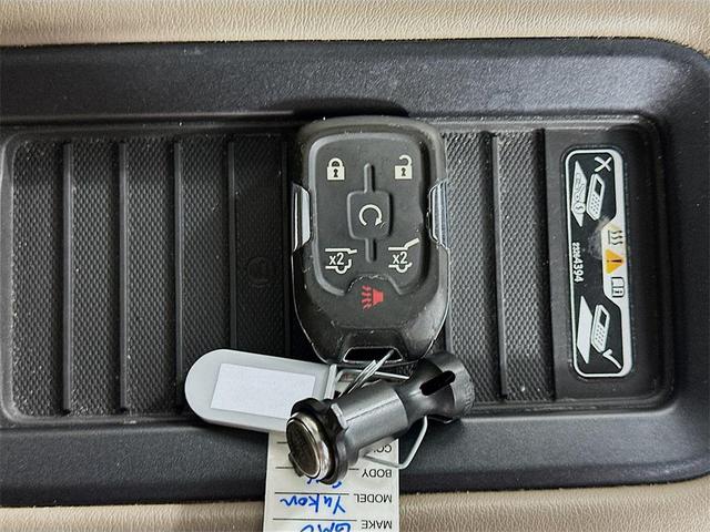 Photo of 2017 White Frost Tricoat GMC Yukon
