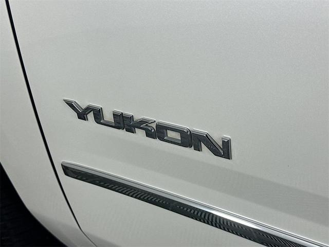 Photo of 2017 White Frost Tricoat GMC Yukon
