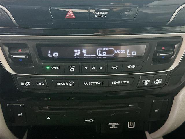 Photo of 2020 Lunar Silver Metallic Honda Pilot