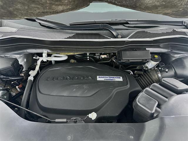 Photo of 2020 Lunar Silver Metallic Honda Pilot