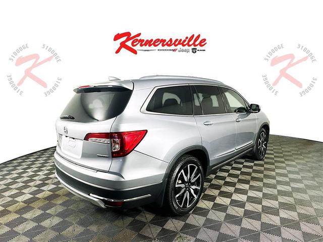 Photo of 2020 Lunar Silver Metallic Honda Pilot