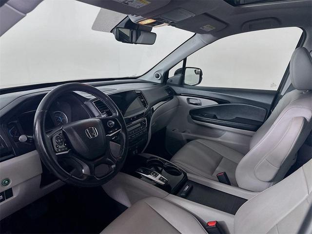 Photo of 2020 Lunar Silver Metallic Honda Pilot