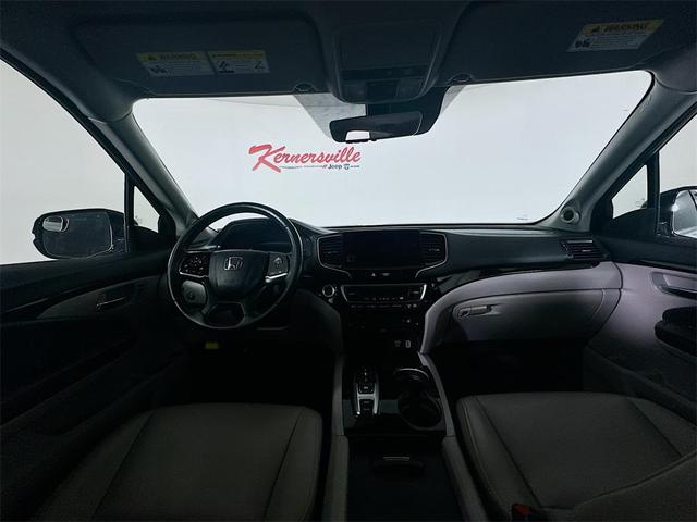 Photo of 2020 Lunar Silver Metallic Honda Pilot