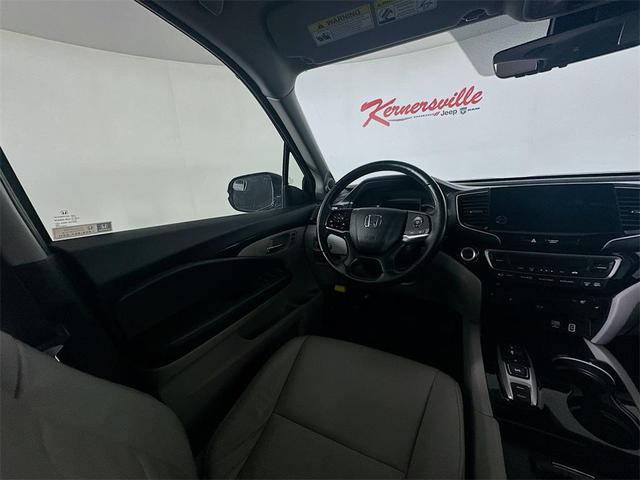 Photo of 2020 Lunar Silver Metallic Honda Pilot