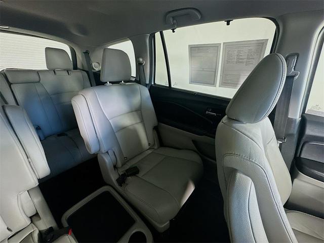 Photo of 2020 Lunar Silver Metallic Honda Pilot