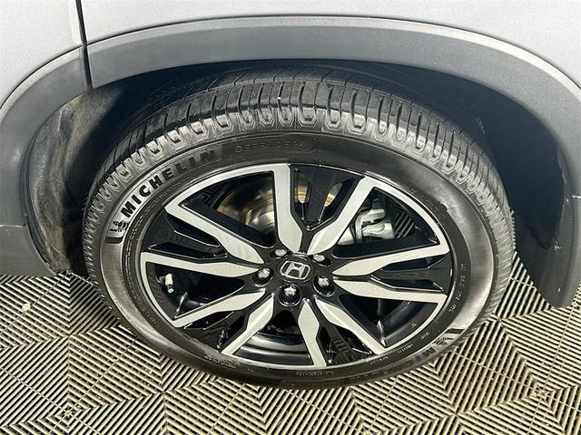 Photo of 2020 Lunar Silver Metallic Honda Pilot