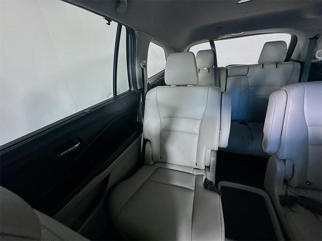 Photo of 2020 Lunar Silver Metallic Honda Pilot
