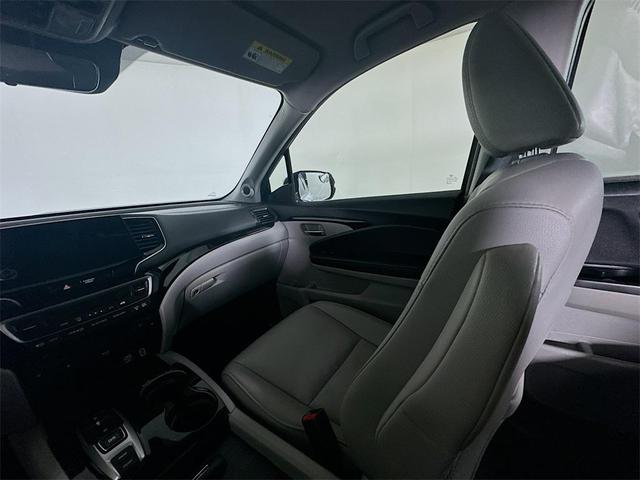Photo of 2020 Lunar Silver Metallic Honda Pilot