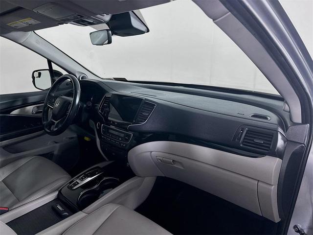 Photo of 2020 Lunar Silver Metallic Honda Pilot
