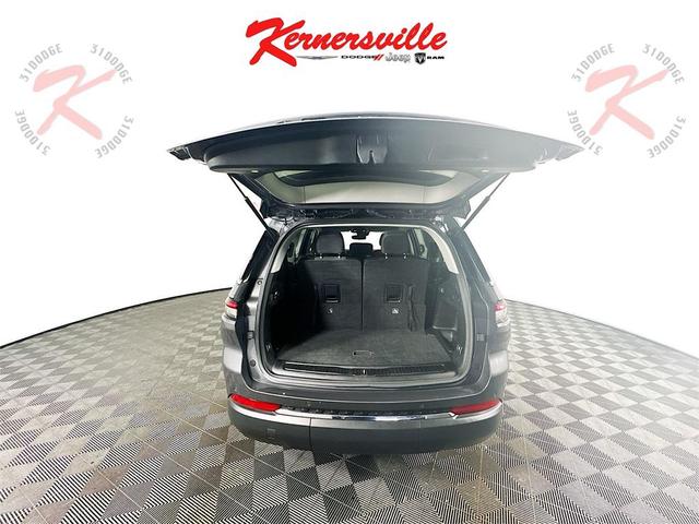 Photo of 2023 Baltic Gray Metallic Clearcoat Jeep Grand Cherokee L