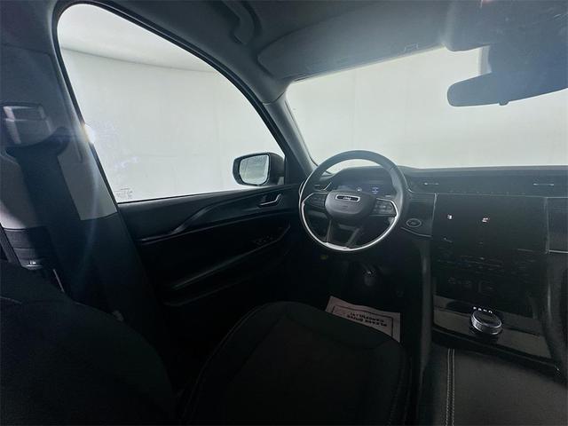 Photo of 2023 Baltic Gray Metallic Clearcoat Jeep Grand Cherokee L