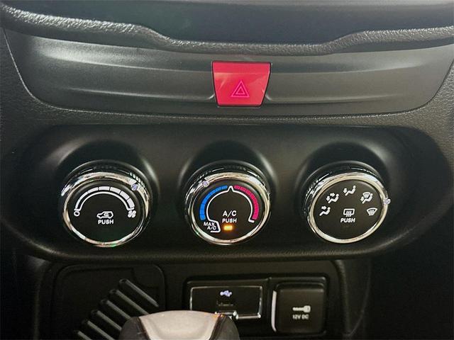 Photo of 2016 Black Jeep Renegade