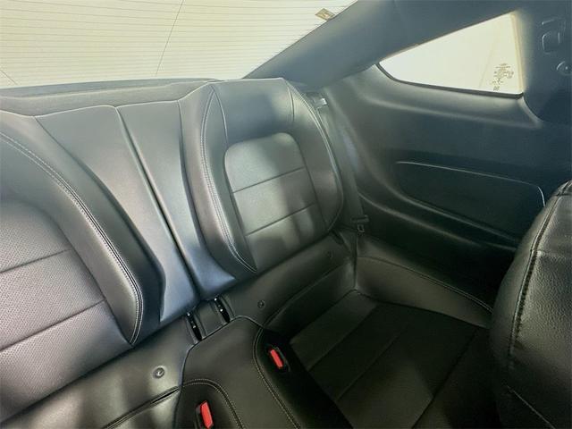 Photo of 2021 Oxford White Ford Mustang
