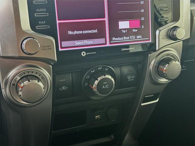 Photo of 2022 White Toyota 4Runner