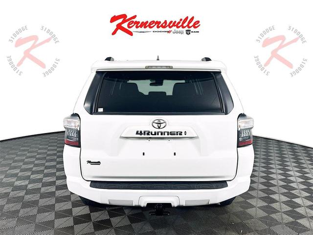 Photo of 2022 White Toyota 4Runner