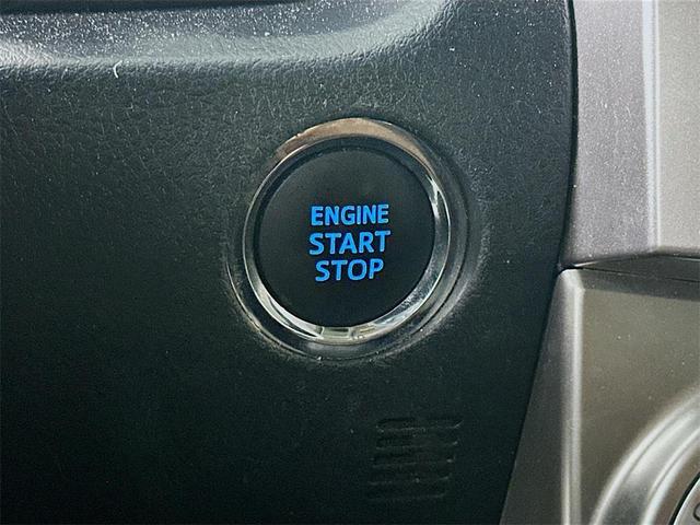 Photo of 2022 White Toyota 4Runner