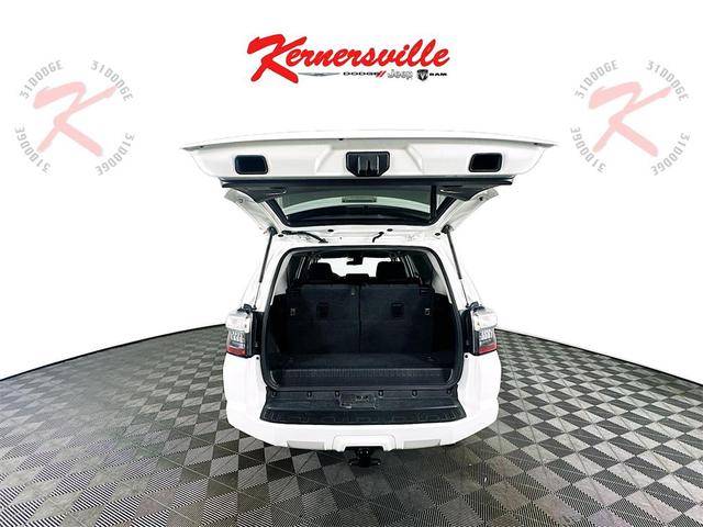 Photo of 2022 White Toyota 4Runner