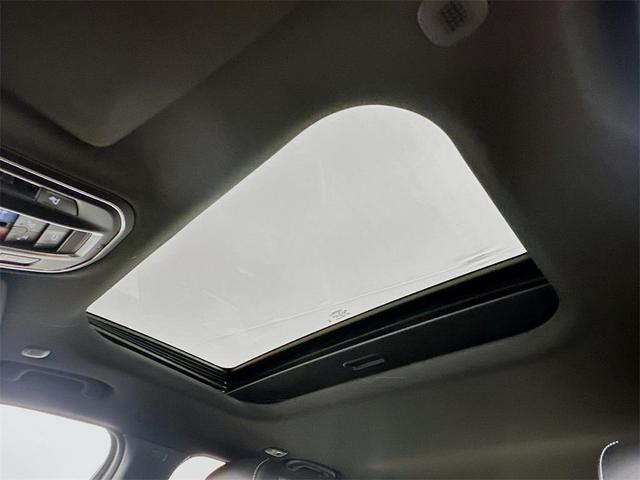 Photo of 2025 Diamond Black Crystal Pearlcoat Jeep Grand Cherokee