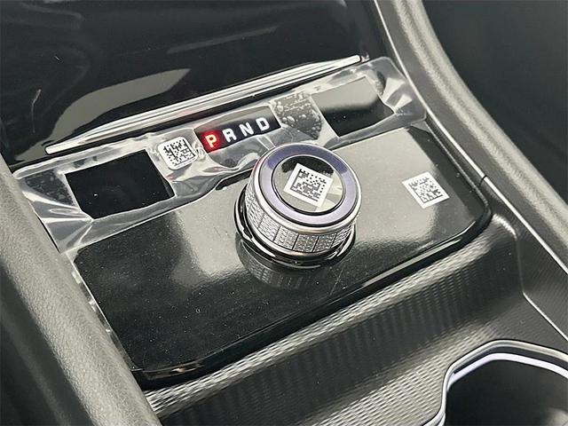 Photo of 2025 Diamond Black Crystal Pearlcoat Jeep Grand Cherokee