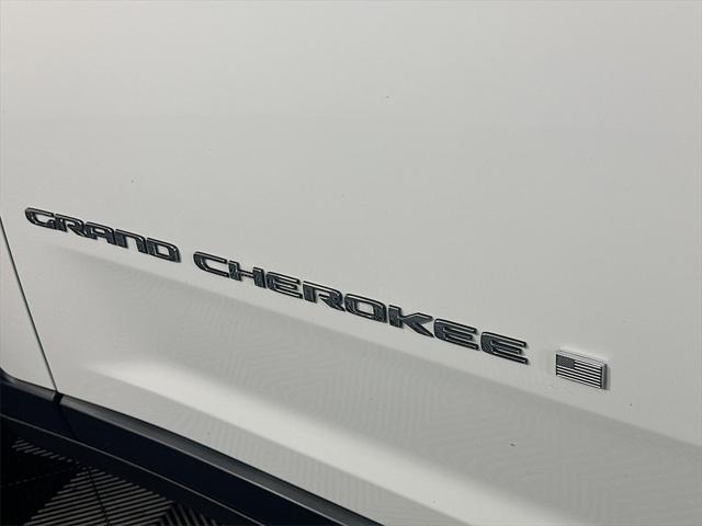 Photo of 2023 Bright White Clearcoat Jeep Grand Cherokee L