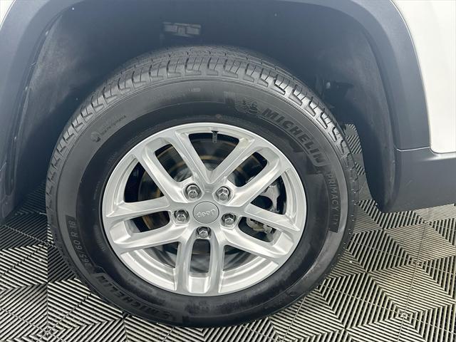 Photo of 2023 Bright White Clearcoat Jeep Grand Cherokee L