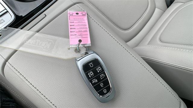 Photo of 2024 Amazon Gray Hyundai TUCSON Hybrid