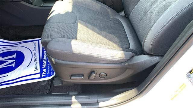 Photo of 2022 Quartz White Hyundai SANTA FE
