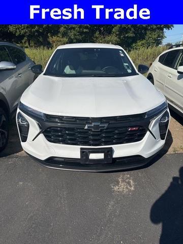 Photo of 2024 Summit White Chevrolet Trax
