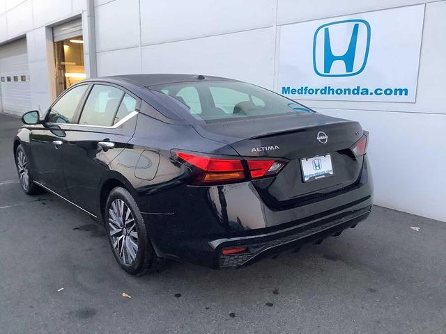 Photo of 2023 Black Nissan Altima
