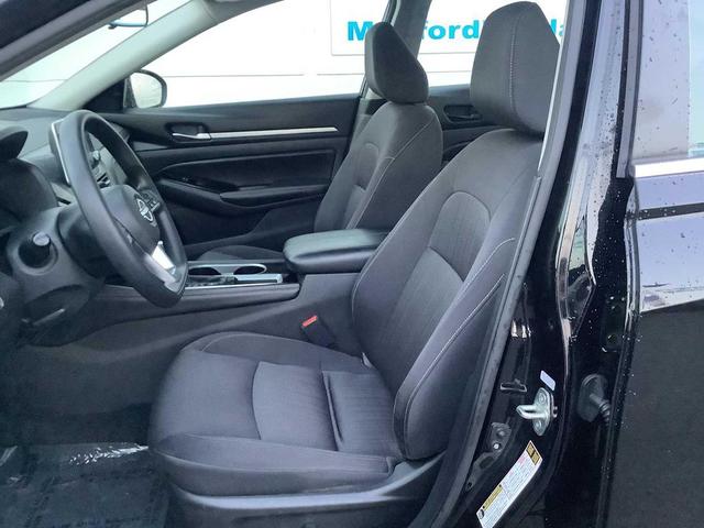 Photo of 2023 Black Nissan Altima