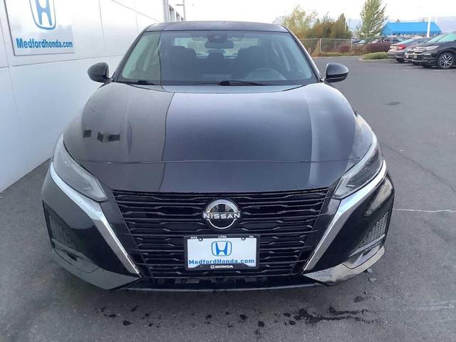 Photo of 2023 Black Nissan Altima