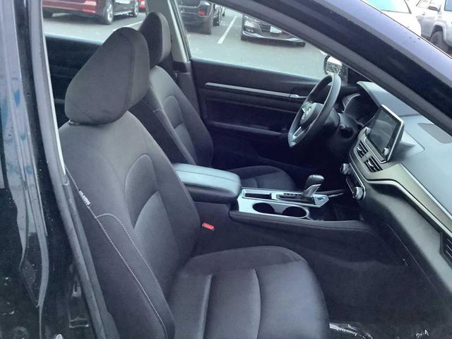 Photo of 2023 Black Nissan Altima