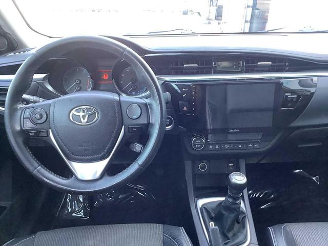 Photo of 2014 Super White Toyota Corolla