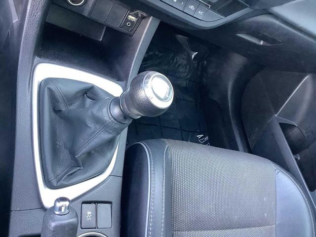 Photo of 2014 Super White Toyota Corolla