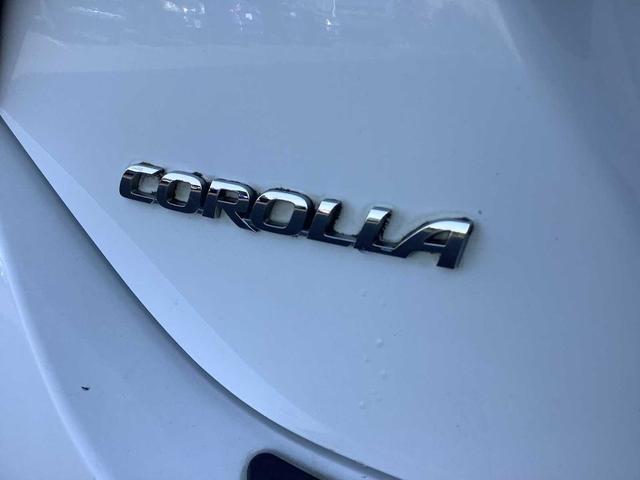 Photo of 2014 Super White Toyota Corolla
