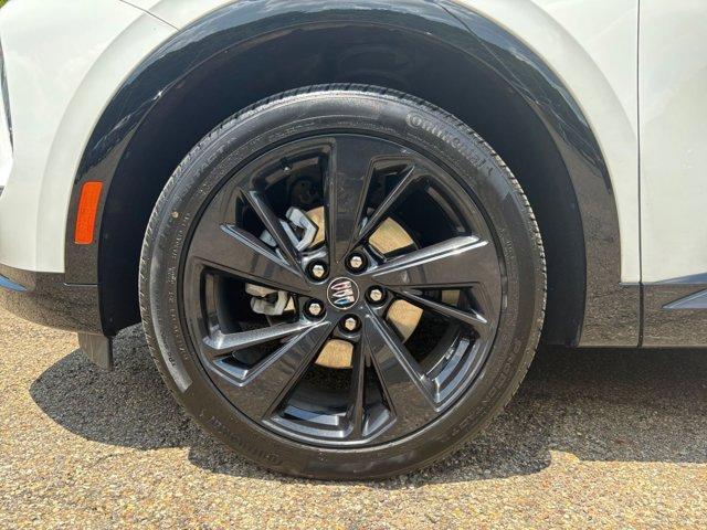 Photo of 2024 Summit White Buick Envision