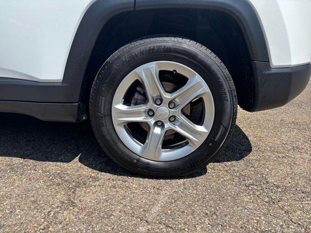 Photo of 2023 Bright White Clearcoat Jeep Compass