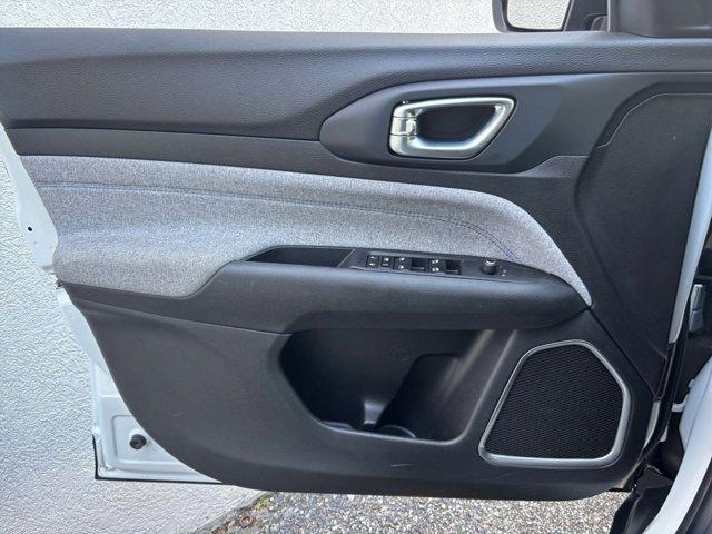 Photo of 2023 Bright White Clearcoat Jeep Compass