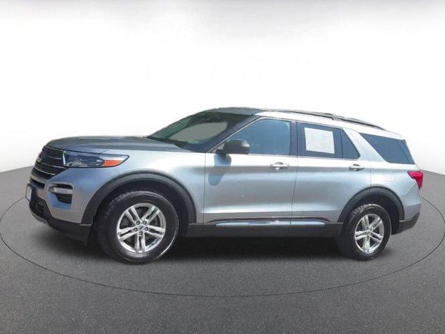 Photo of 2023 Iconic Silver Metallic Ford Explorer