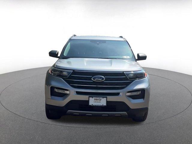 Photo of 2023 Iconic Silver Metallic Ford Explorer