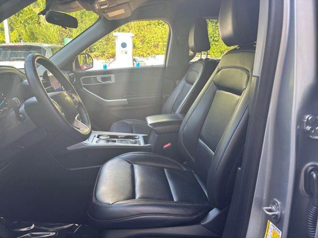 Photo of 2023 Iconic Silver Metallic Ford Explorer