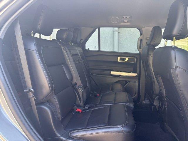 Photo of 2023 Iconic Silver Metallic Ford Explorer