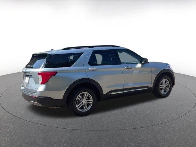 Photo of 2023 Iconic Silver Metallic Ford Explorer