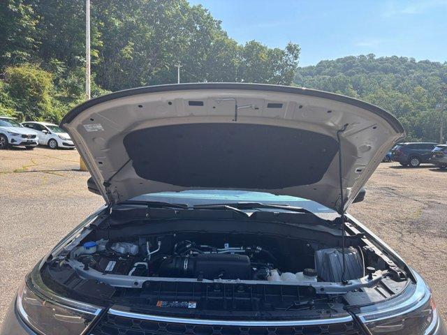 Photo of 2023 Iconic Silver Metallic Ford Explorer