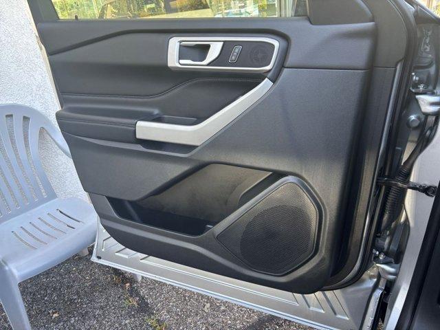 Photo of 2023 Iconic Silver Metallic Ford Explorer