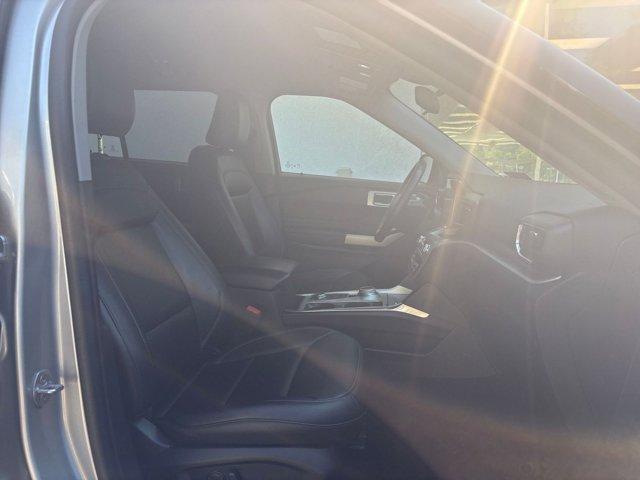 Photo of 2023 Iconic Silver Metallic Ford Explorer