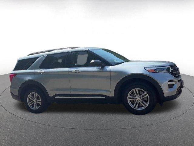 Photo of 2023 Iconic Silver Metallic Ford Explorer